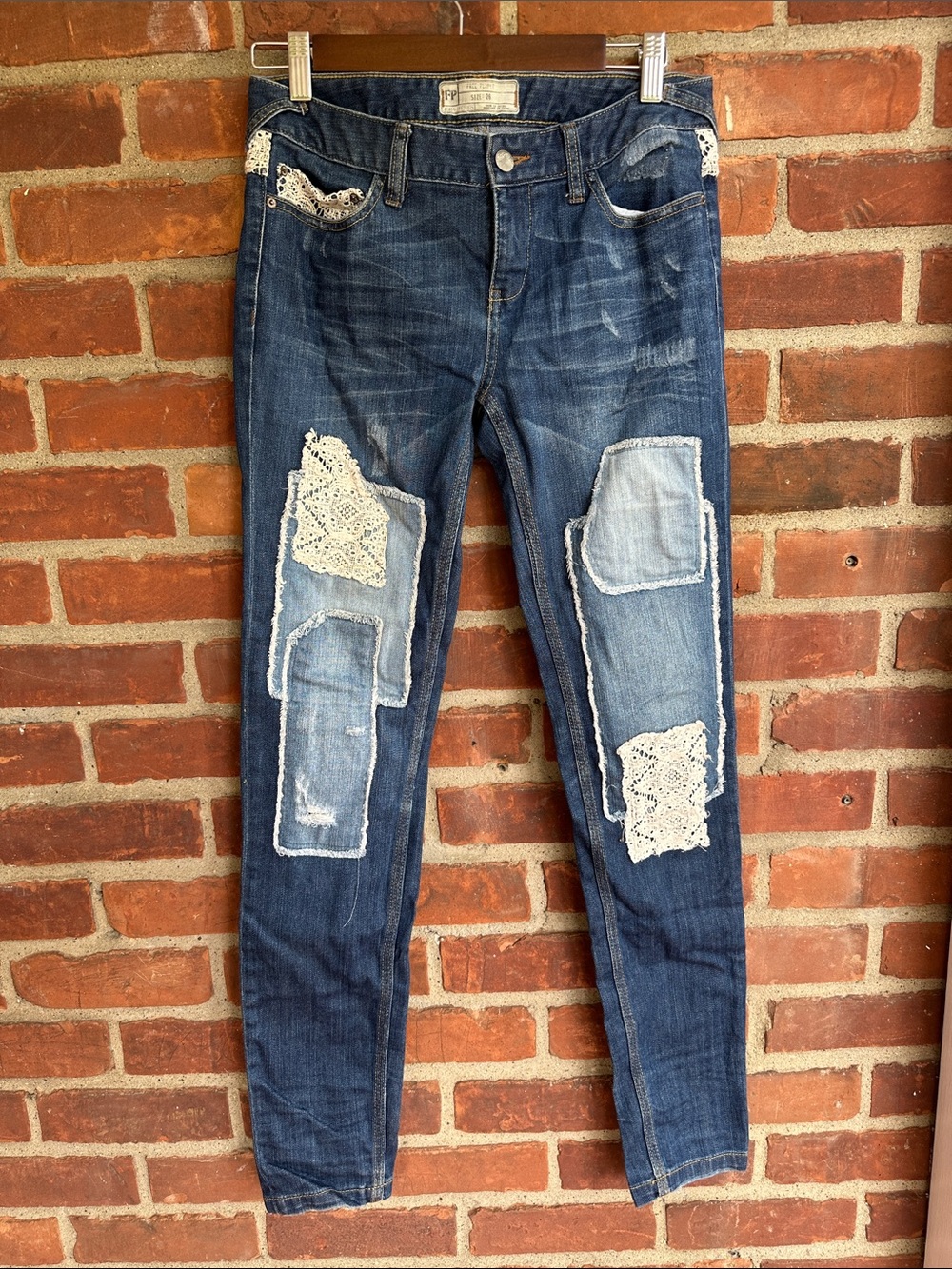Free People Embroidered Patch Jeans 26 EUC